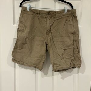 Banana Republic Men's Cargo Shorts in Tan